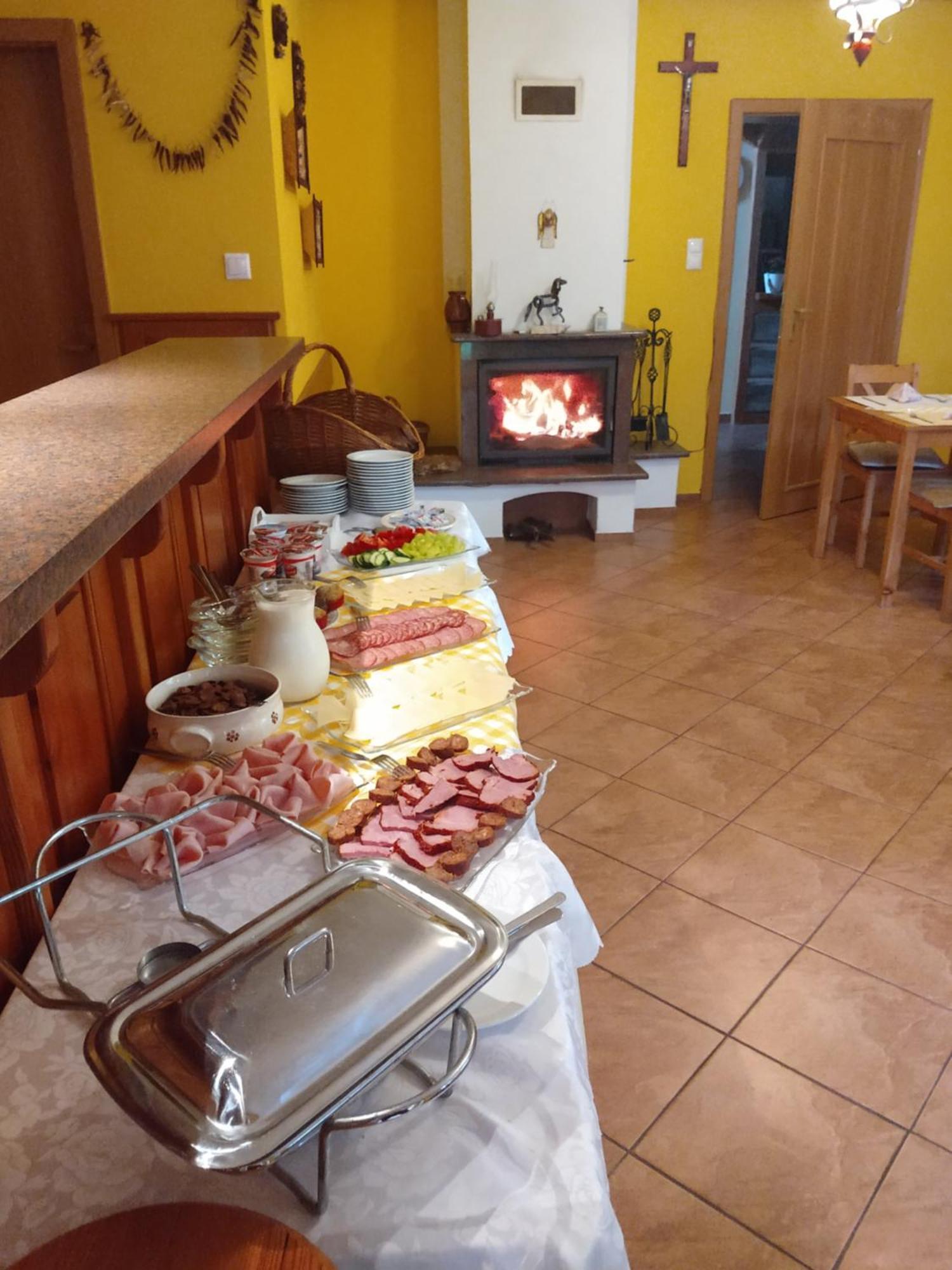 Penzión pre hostí Pezion Limbovy Dvor 2*